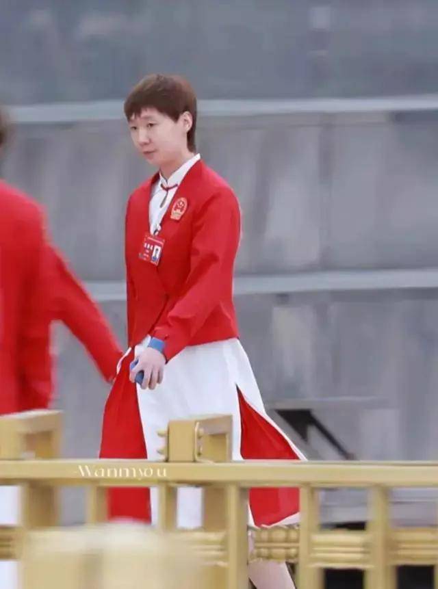 美国运动员勇往直前，赢得球迷喜爱